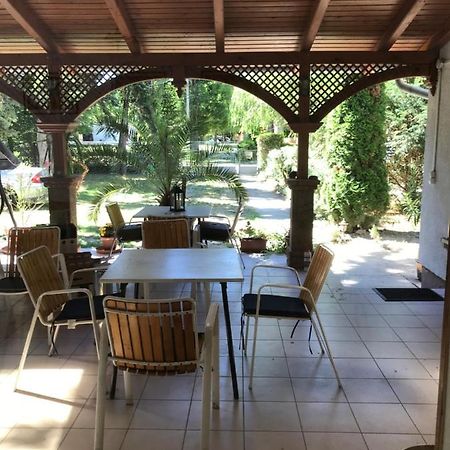 Platanus Panzió Zamárdi Acomodação com café da manhã Exterior foto